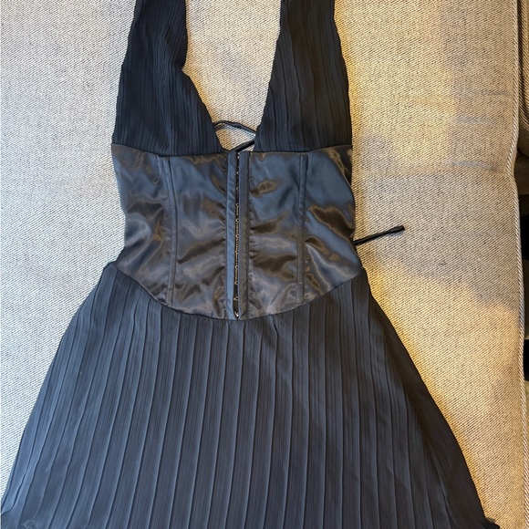 Elegant Black Halter Dress - Picture 1 of 3